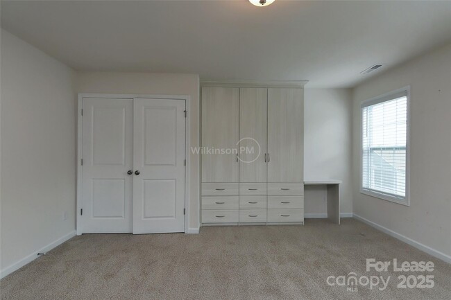 Building Photo - 2015 Saddlebred Dr