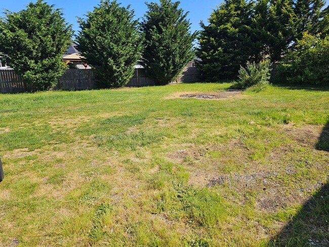 Building Photo - Charming 4Bed/2Bath Home in the Heart of Rainier! Available 6/10/26