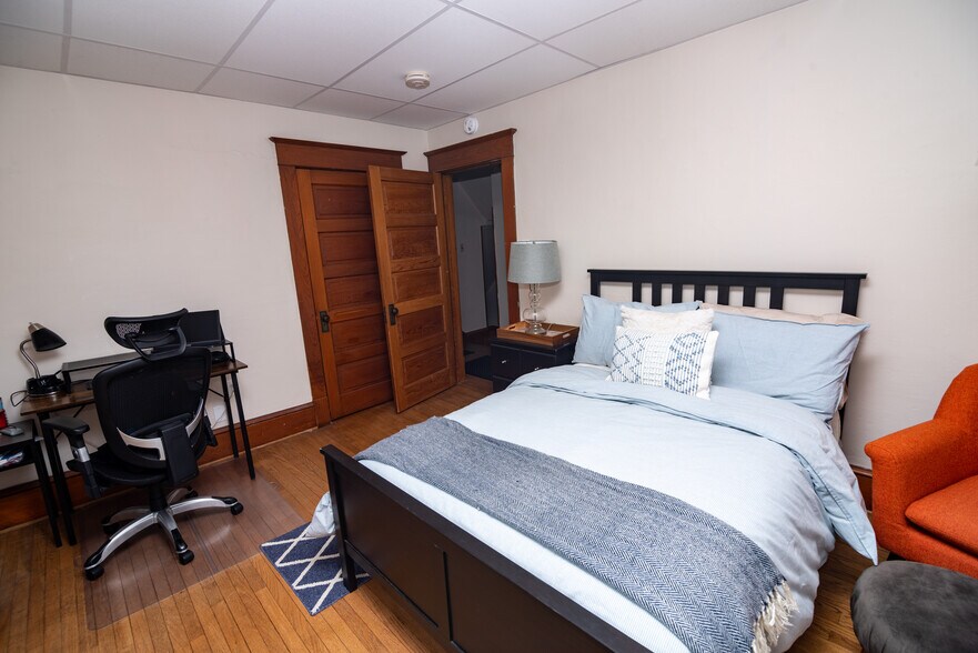 Building Photo - 308 E Linn St