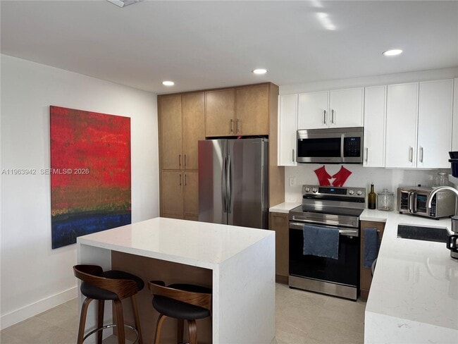 Building Photo - 1228 NE 5th Ave