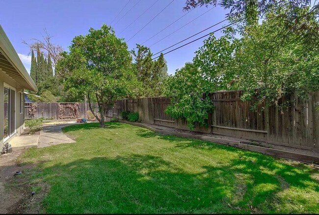 Building Photo - Fantastic 3 Bed 2 Bath Home Available Now!