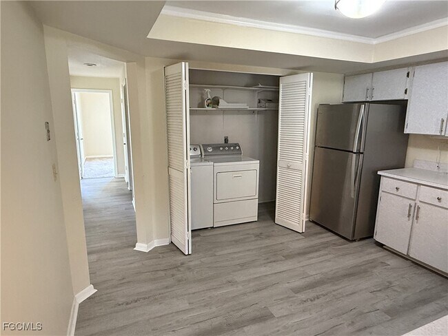 Building Photo - 1699 Golf Club Dr