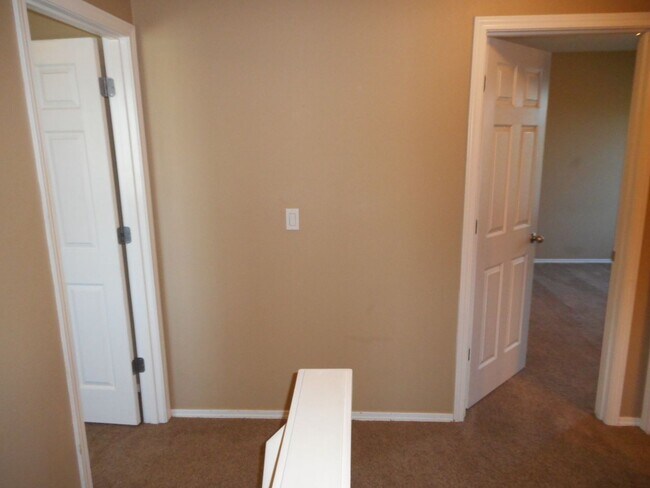 Building Photo - Benham