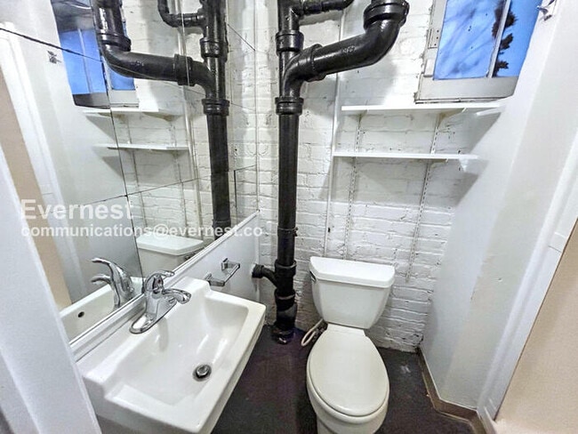 Building Photo - 2708 W Grace St