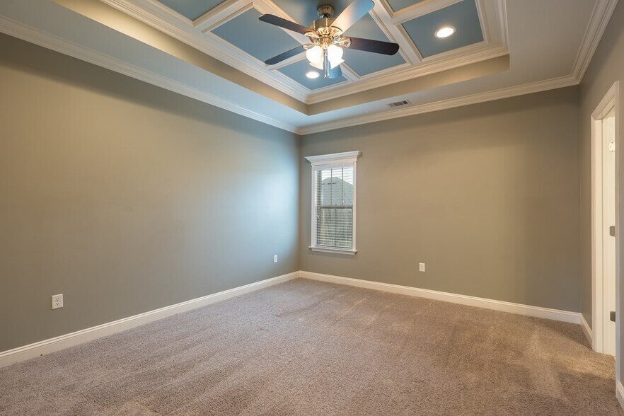 Building Photo - 4066 McKenzie Ln