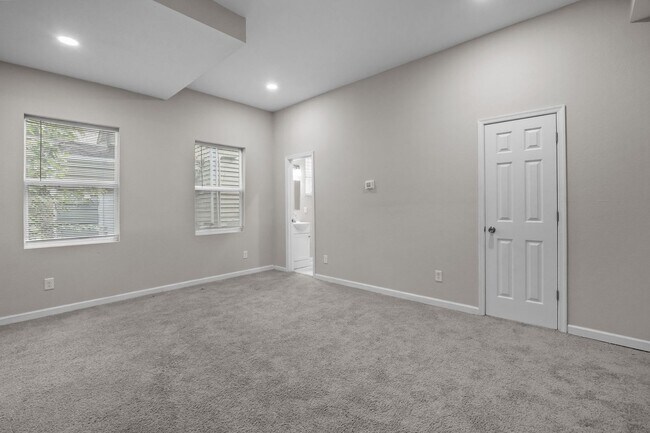Building Photo - 126 Linden Ave