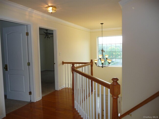 Building Photo - 220 Roosevelt Dr