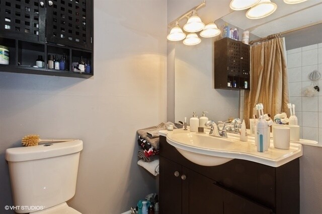 Building Photo - 2740 N Pine Grove Ave