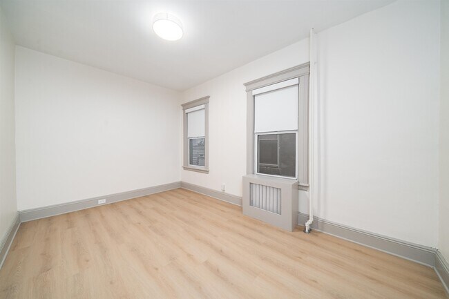 Building Photo - 22 Webster Ave