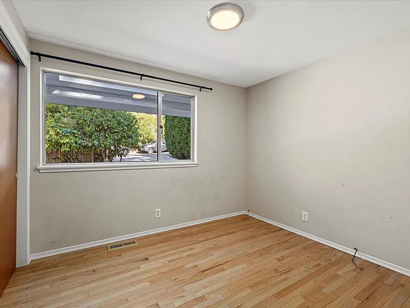 Building Photo - Bellevue Home