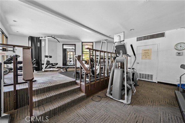 Building Photo - 950 Kings Rd