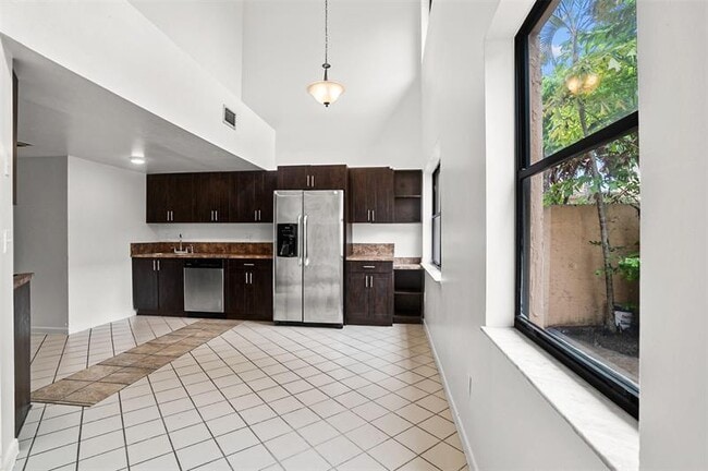 Building Photo - 1013 SW 112th Ter