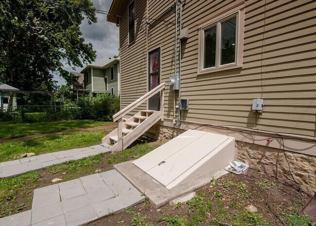 Building Photo - Gorgeous 19th Century Victorian showpiece