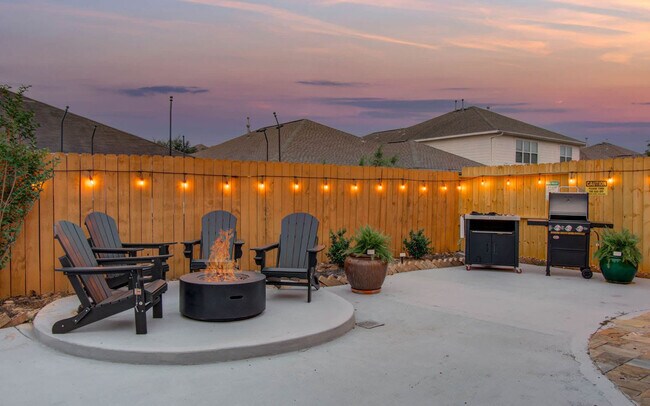 Building Photo - 7211 Crescent Mills Dr