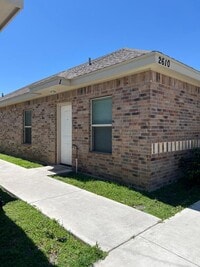 Building Photo - 2610 E Eisenhower Ave