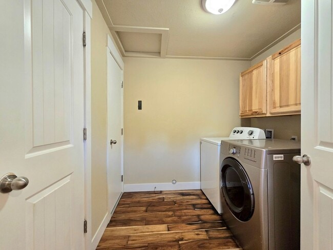 Building Photo - 3 Bedroom Home in Sedro Woolley Available Now