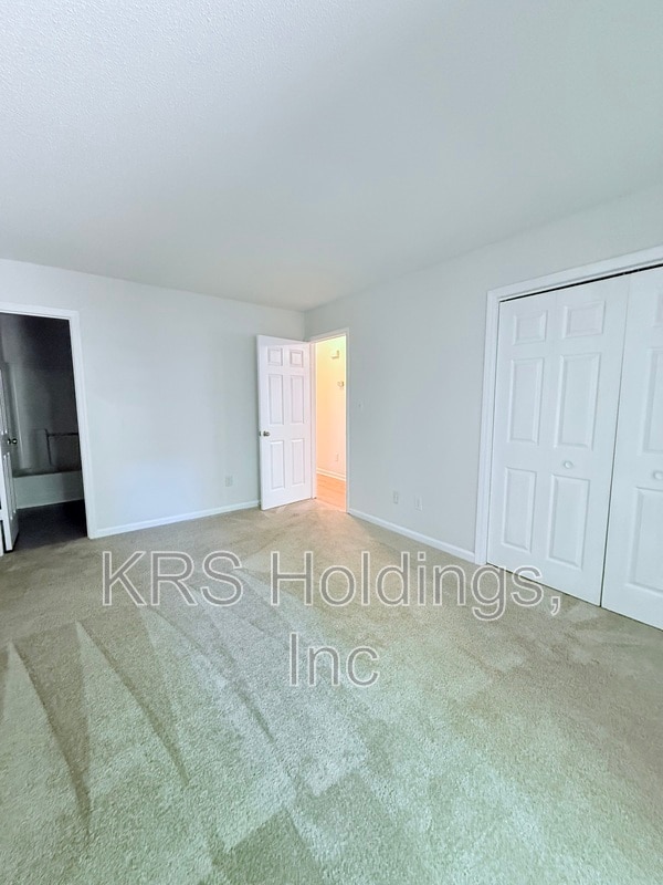 Building Photo - 612 Kendall Dr