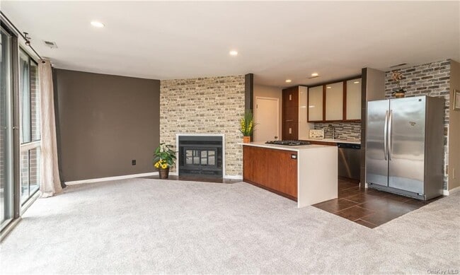 Building Photo - 150 N Bedford Rd