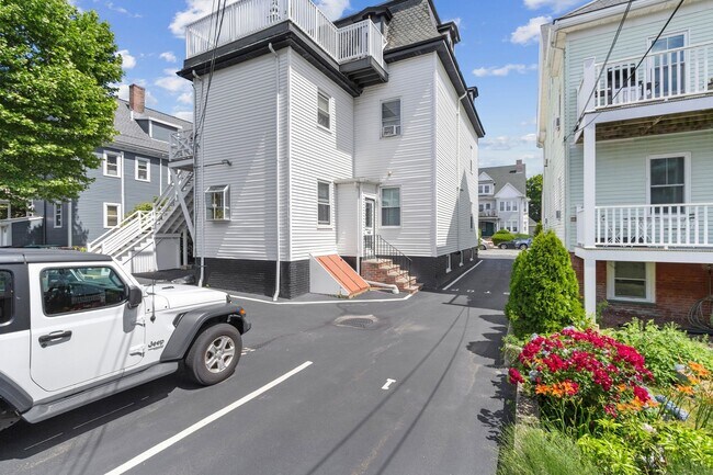 Building Photo - 170 Highland Ave