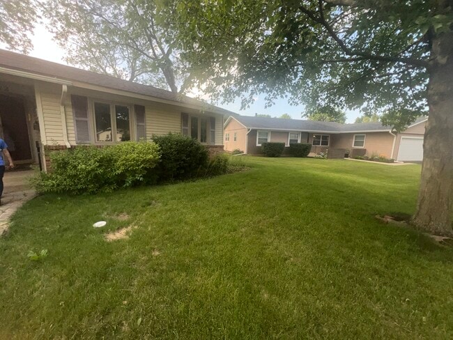 Building Photo - 112 Braemar Dr