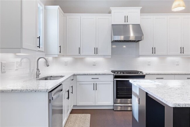 Building Photo - 1859 Commons Pl NW