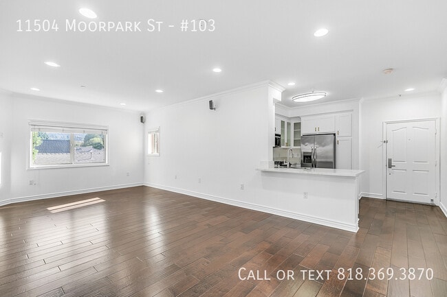 Building Photo - 11504 Moorpark St