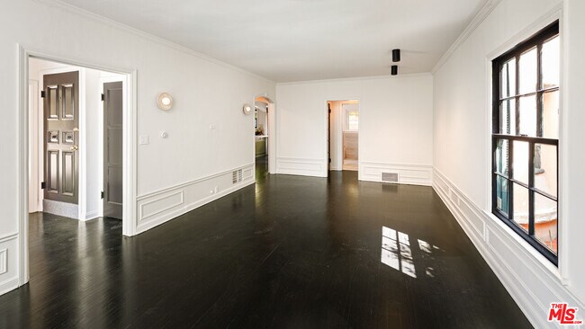 Building Photo - 1954 Hillcrest Rd