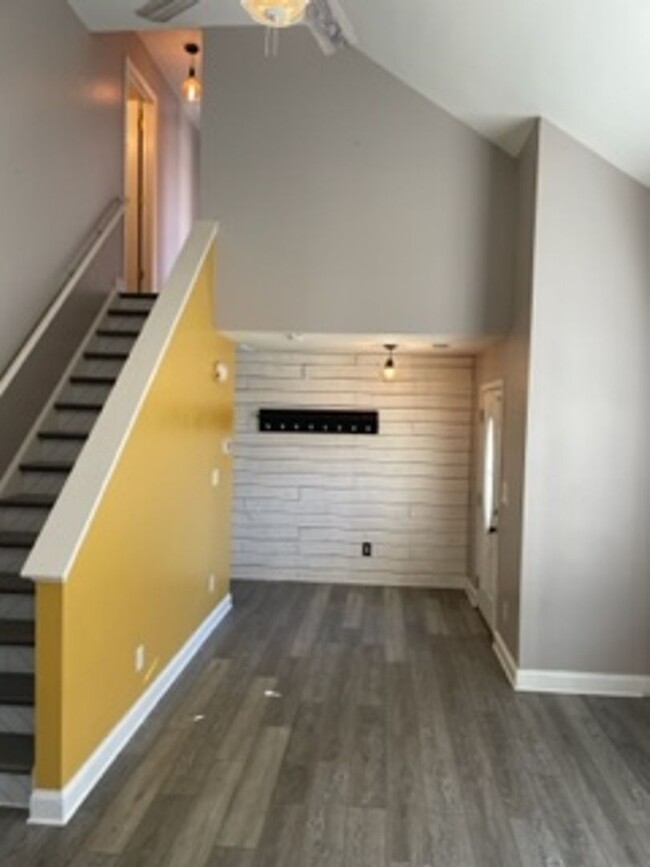 Building Photo - Three Bed Two and a Half Bath Home in Gast...
