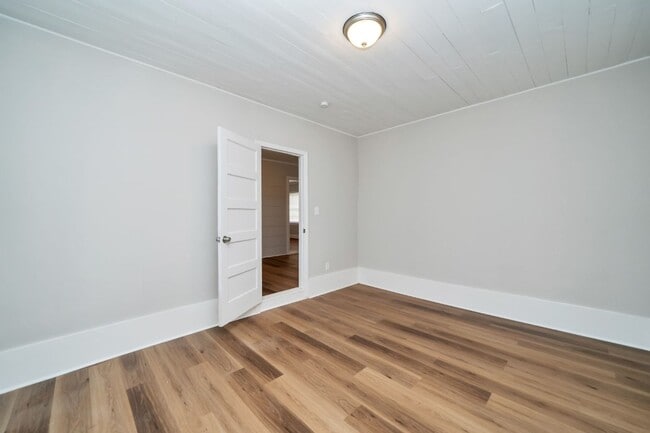 Building Photo - Beautifully Maintained 3/3 Home with Over ...