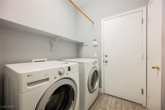 Building Photo - 138 Cam Capri