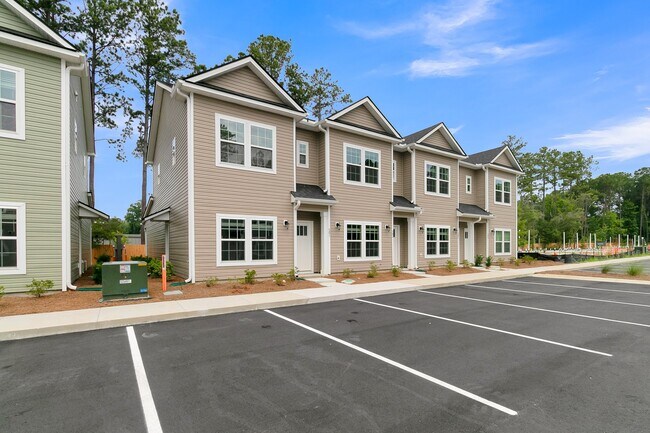 Building Photo - 502 Twin Rivers Dr
