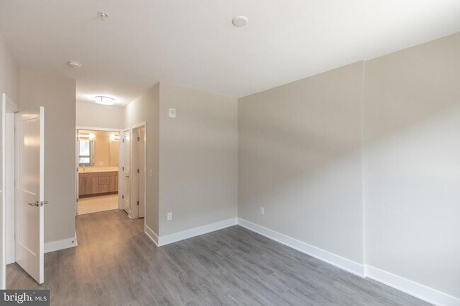 Building Photo - 145 Riverhaven Dr