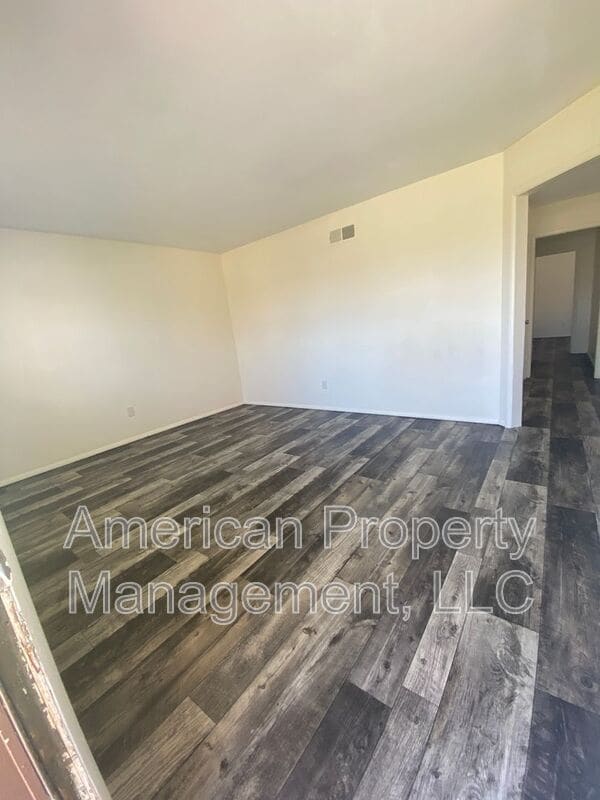 Building Photo - 1598 S 67th E Ave