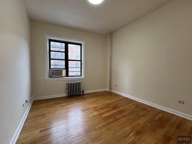 Building Photo - 212 Grand St