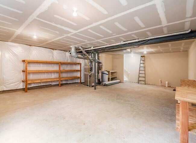 Building Photo - 6985 Kinsale Ln