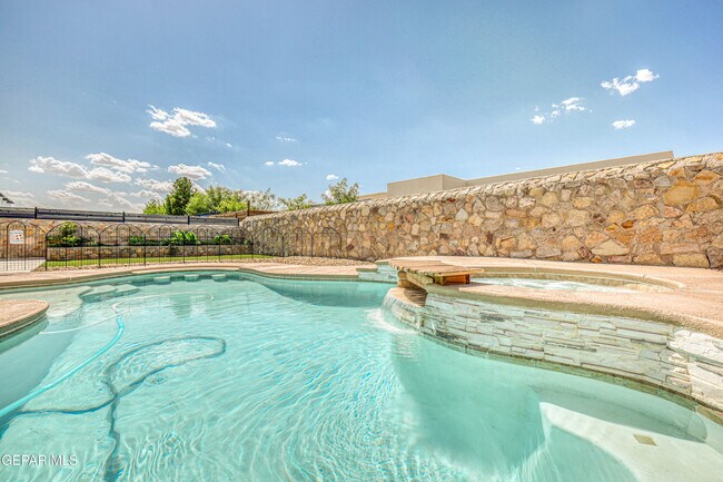 Building Photo - 12315 Houghton Springs Dr