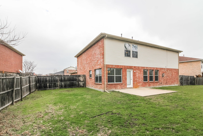 Building Photo - 1325 Forest Creek