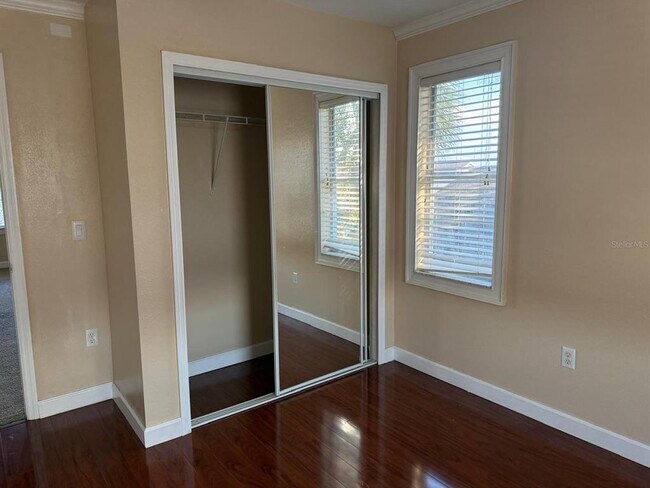 Building Photo - 3208 Fairfield Dr