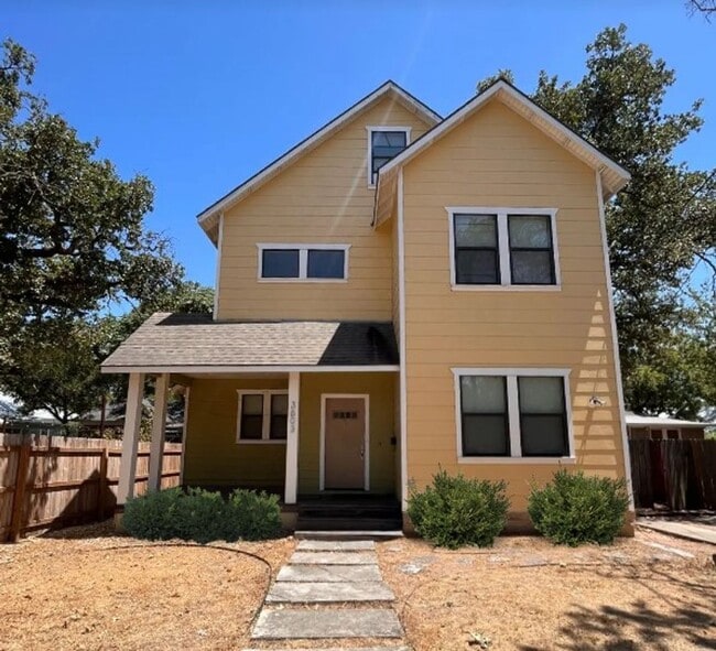 Primary Photo - 5bed/3bath house in North Campus