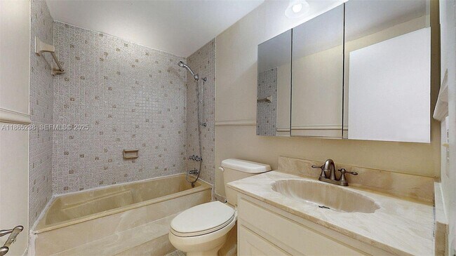 Building Photo - 13953 Kendale Lakes Cir