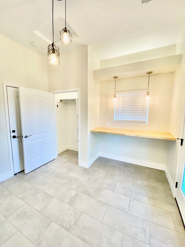 Building Photo - Magnificent Views – 2 Bed, 1 Bath Gem – A ...