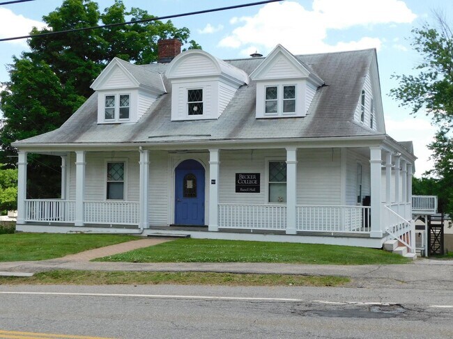 Building Photo - 963 Main St
