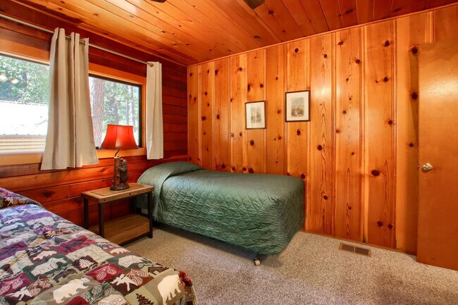 Building Photo - 2582 Deer Ln