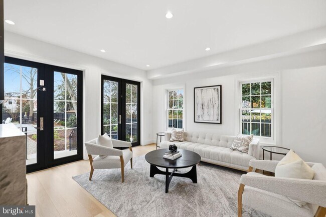 Building Photo - 3418 Reservoir Rd NW