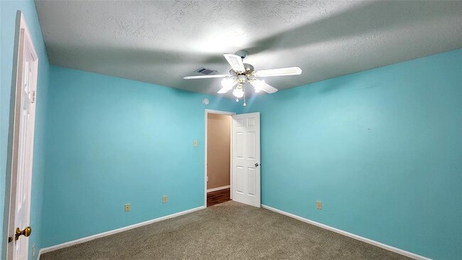 Building Photo - 4234 Heathfield Dr