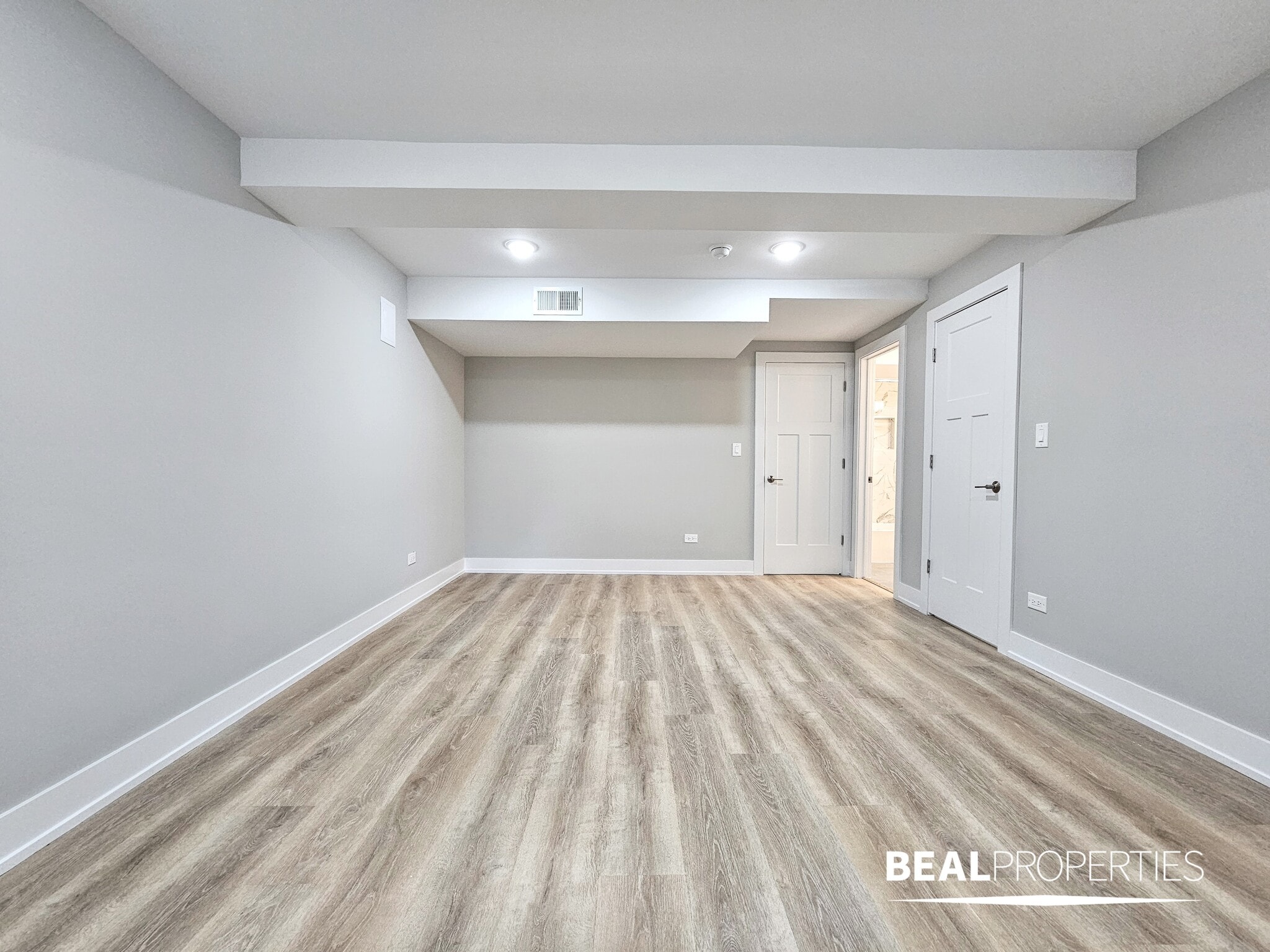 Building Photo - 428 W Belden Ave