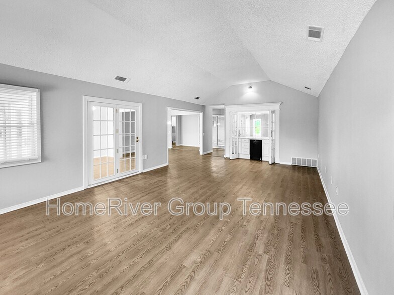 Building Photo - 8701 Lathbury Pl N