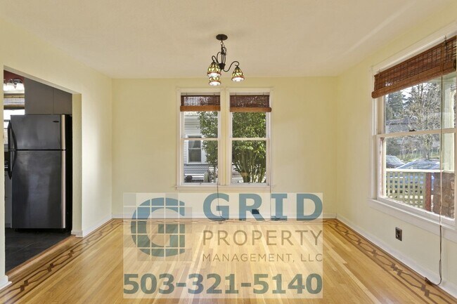 Building Photo - Spacious 3 Bedroom, 2 Bath Craftsman - Creston Park Neighborhood - A Must See!