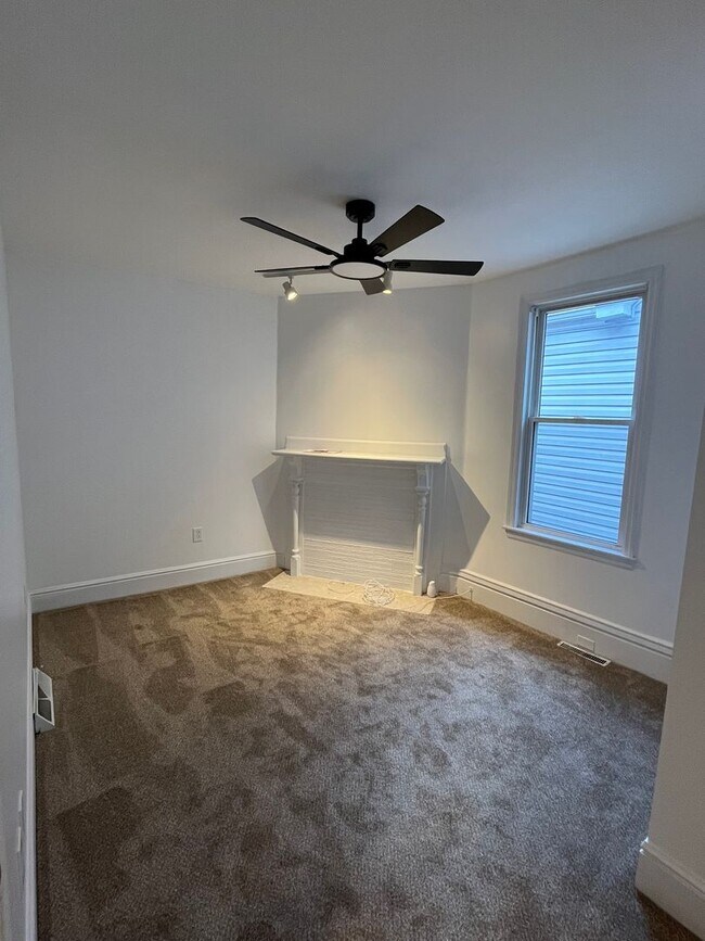 Building Photo - 418 Noble St