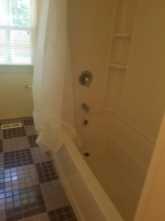 Building Photo - Single Family Home within walking distance to Quinnipiac